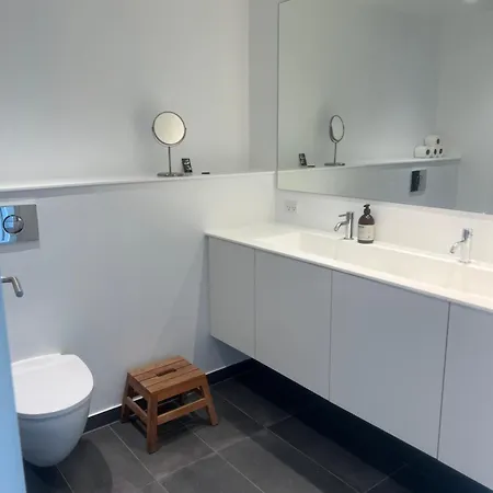 Apartment Laekker Med Vand Udsigt Pa Islands Brygge