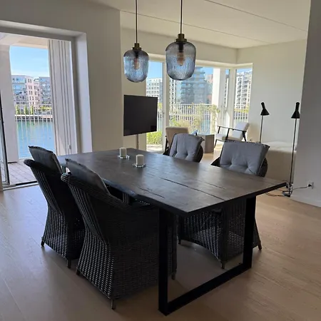 Apartment Laekker Med Vand Udsigt Pa Islands Brygge